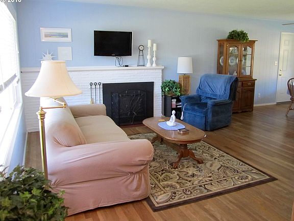 4th image of 607 SE 94th Ave