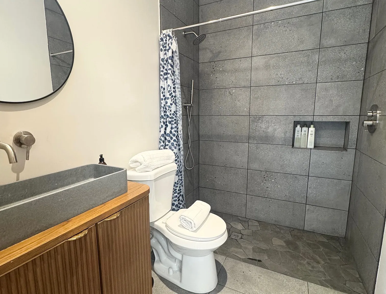 1 bed, 500 sqft, $1,300 — Photo 3