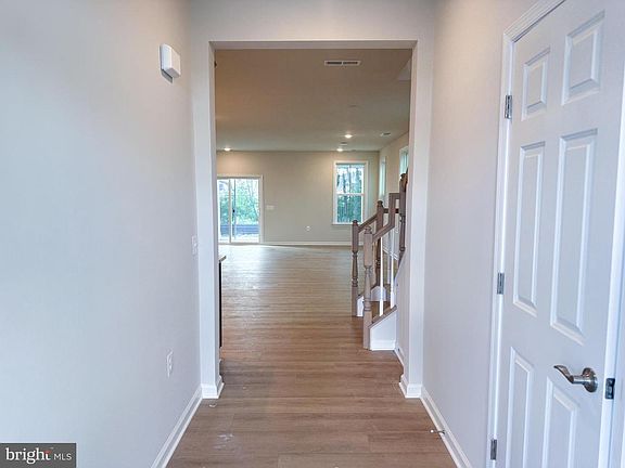 3rd image of 112 Zinnia Ln