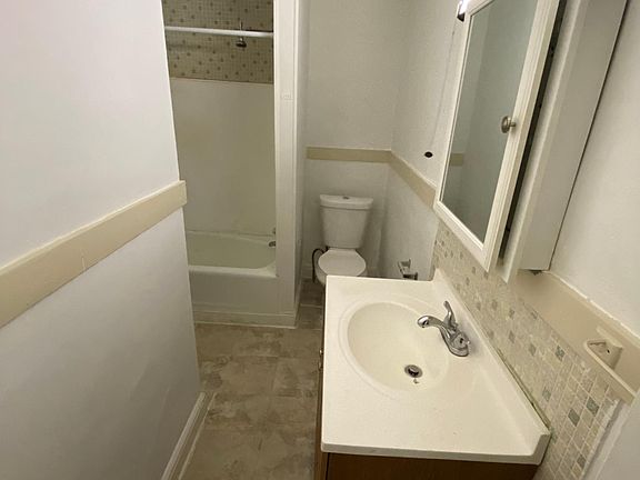 3rd image of 2051 Robin St #2