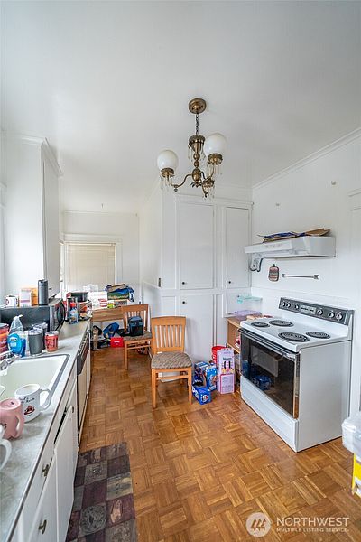 5th image of 105 E 2nd Street