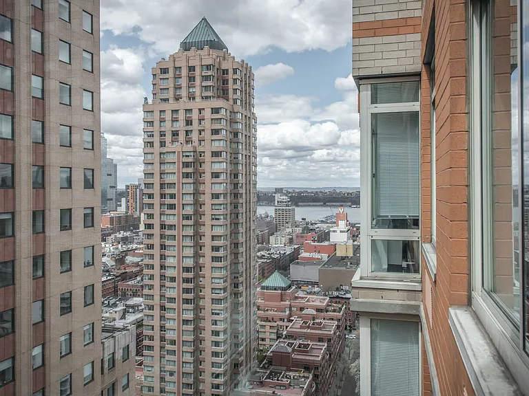 305 W 50th St #19C — Photo 38