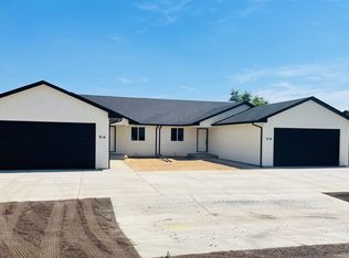 816 S Bellflower Dr, Pueblo, CO 81007