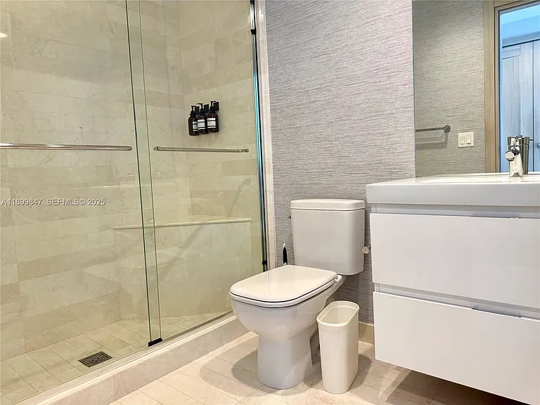 17111 Biscayne Blvd #409 — Photo 8