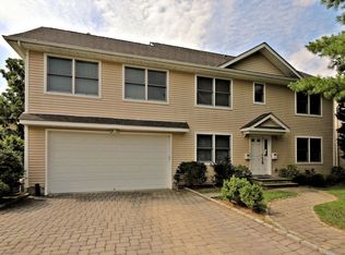41 Holland St, Harrison, NY 10528