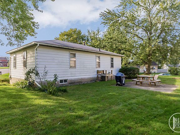5th image of 3965 Costa Ave NE