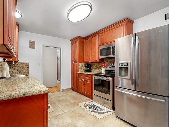 4th image of 7948 Shalamar Dr