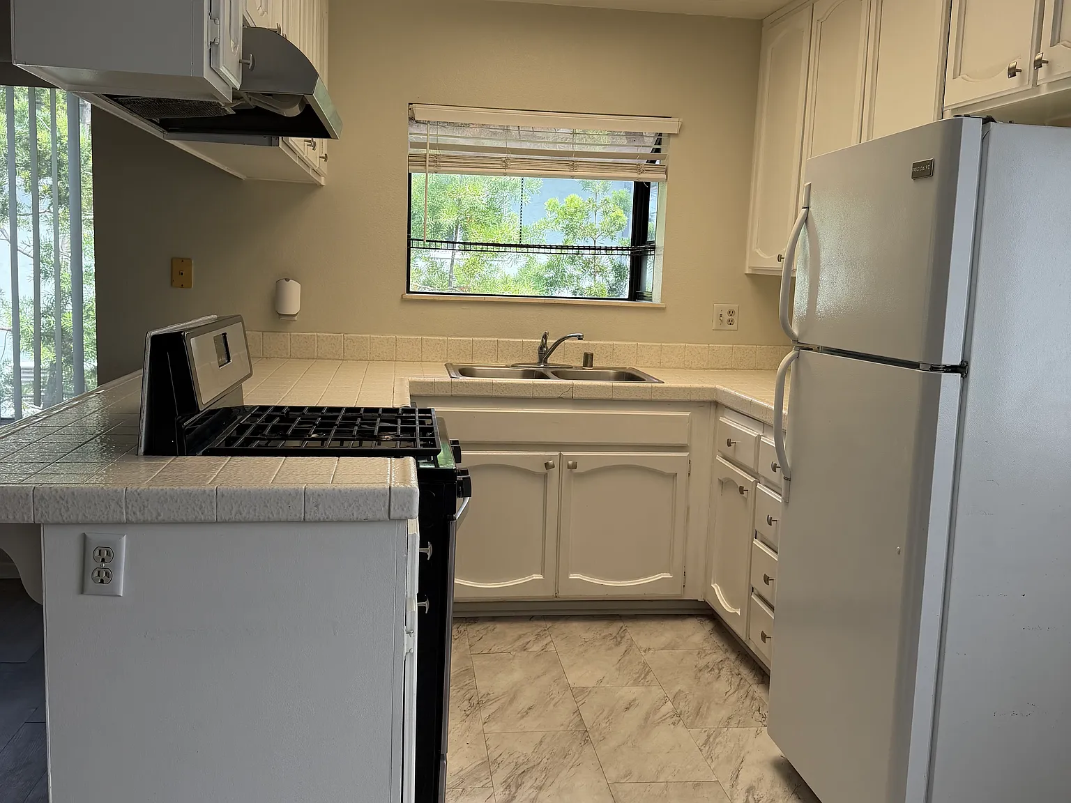 2 bed, 850 sqft, $2,900 — Photo 3