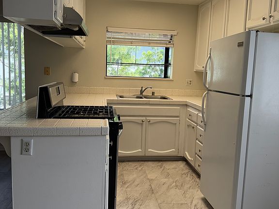 3rd image of 4635 Kansas St APT 5