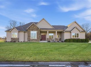 900 Oakmont Dr, Lansing, KS 66043
