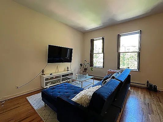 2nd image of 45 W 94th St #2B