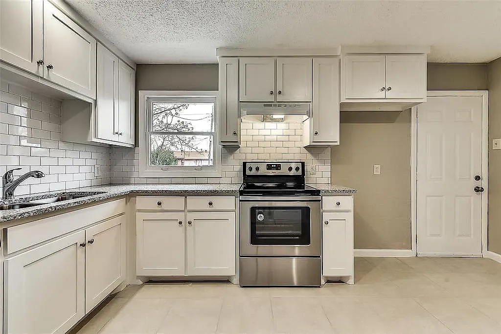 3 bed, 1406 sqft, $2,000 — Photo 2