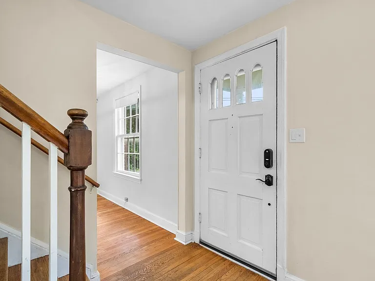 2200 Windham Ln — Photo 3