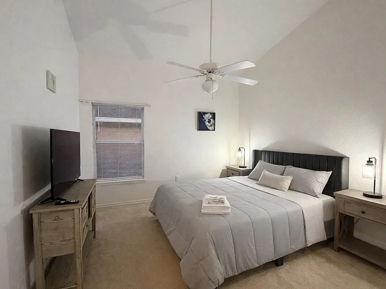 Vine Dr — Photo 2