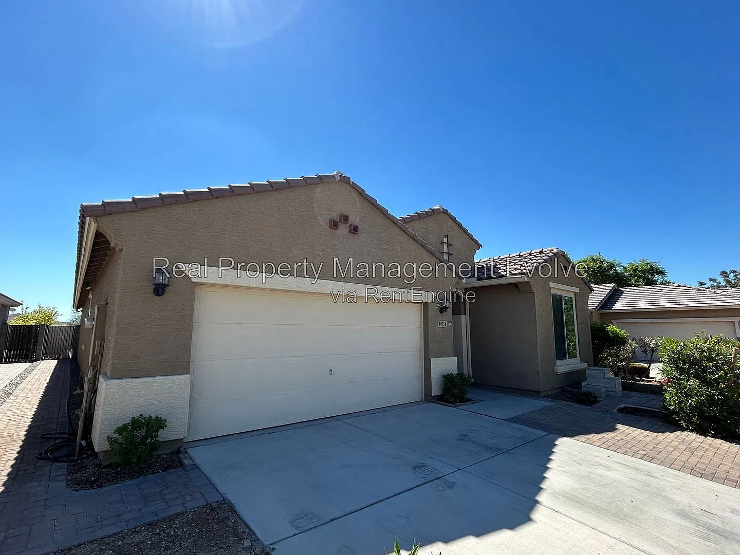 4 bed, 3.0 bath, 2238 sqft, $2,600 — Photo 3