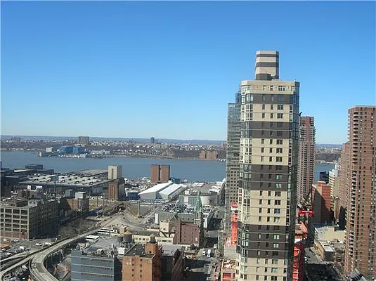 Sold by R New York | media 8