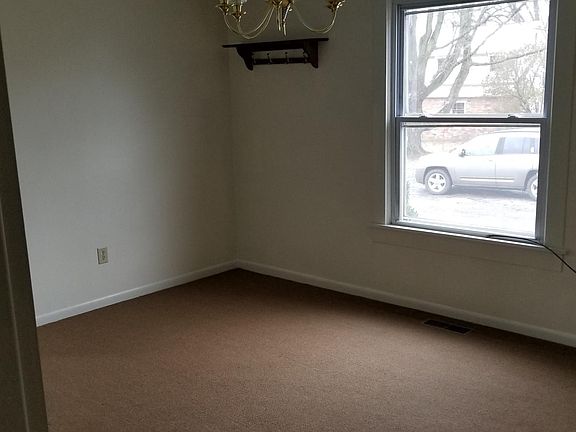 5th image of 437-441 E Clark St