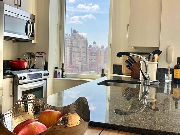3rd image of 1510 Lexington Ave APT 10S