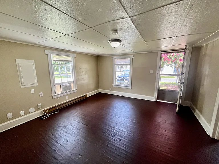 817 State St — Photo 3