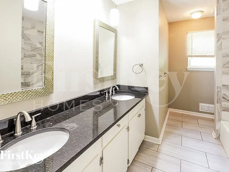 5906 NW Harris Dr — Photo 8
