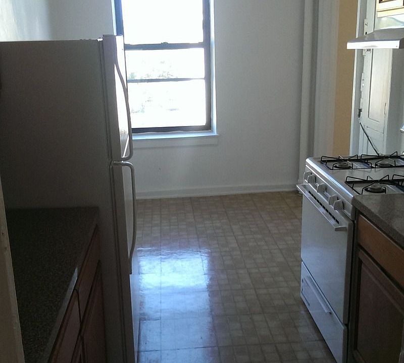 2nd image of 1363 Ocean Ave #4F
