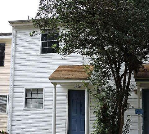2nd image of 1808 Lilac Dr
