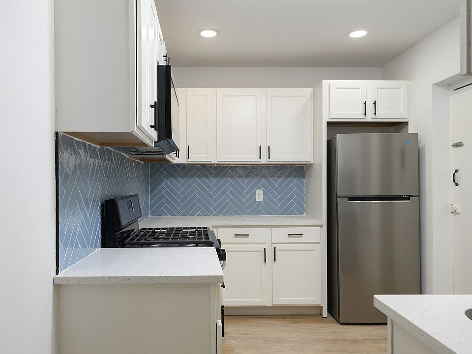 Kitchen-Renovated (2BR, 2BA)