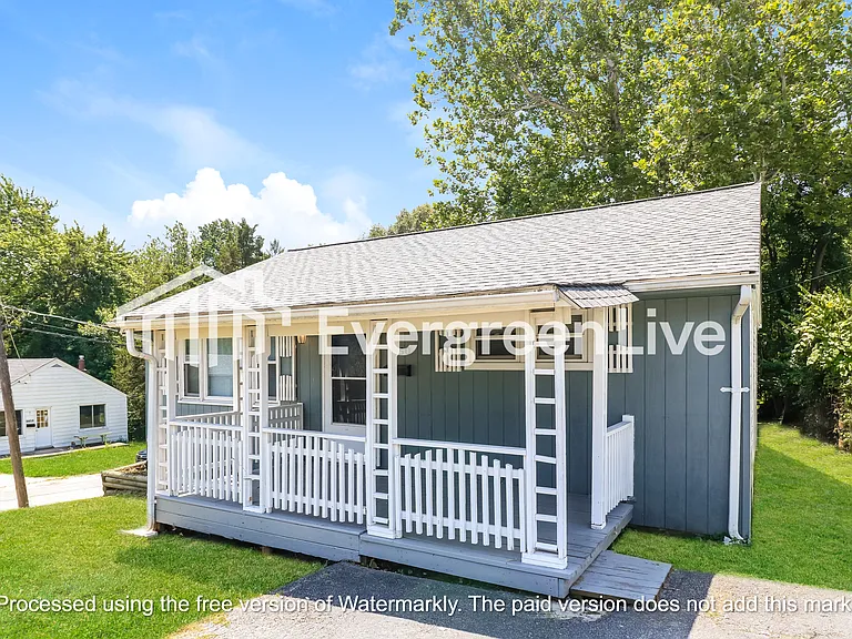 9750 Royalton Ct — Photo 2