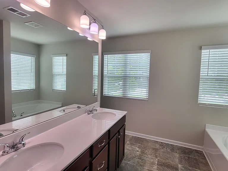 54 Laurel Dr E — Photo 14