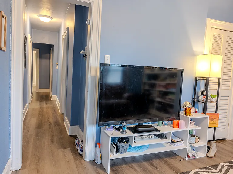 Large living room, perfect for entertaining.
