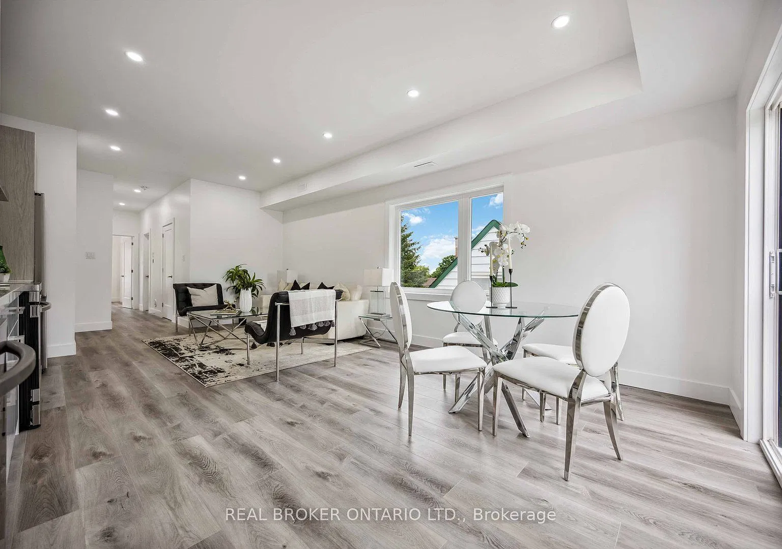14 Hatfield Cres — Photo 4