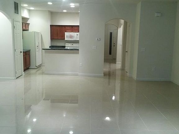 5th image of 2803 Wentworth Ln