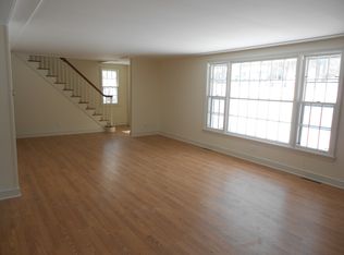 32 Griffing Pond Rd, Branford, CT 06405