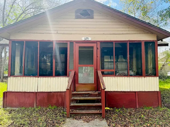 325 1st St NW, Gretna, FL 32332