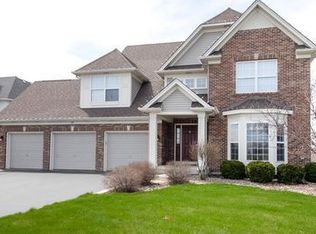 62 Windstone Dr, North Aurora, IL 60542