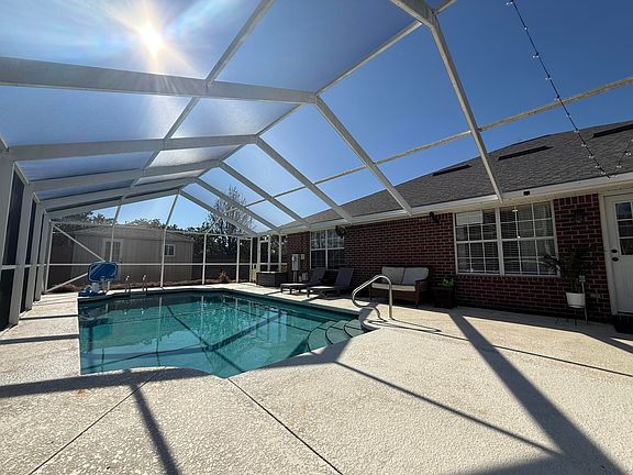 3rd image of 2414 Heritage Cir