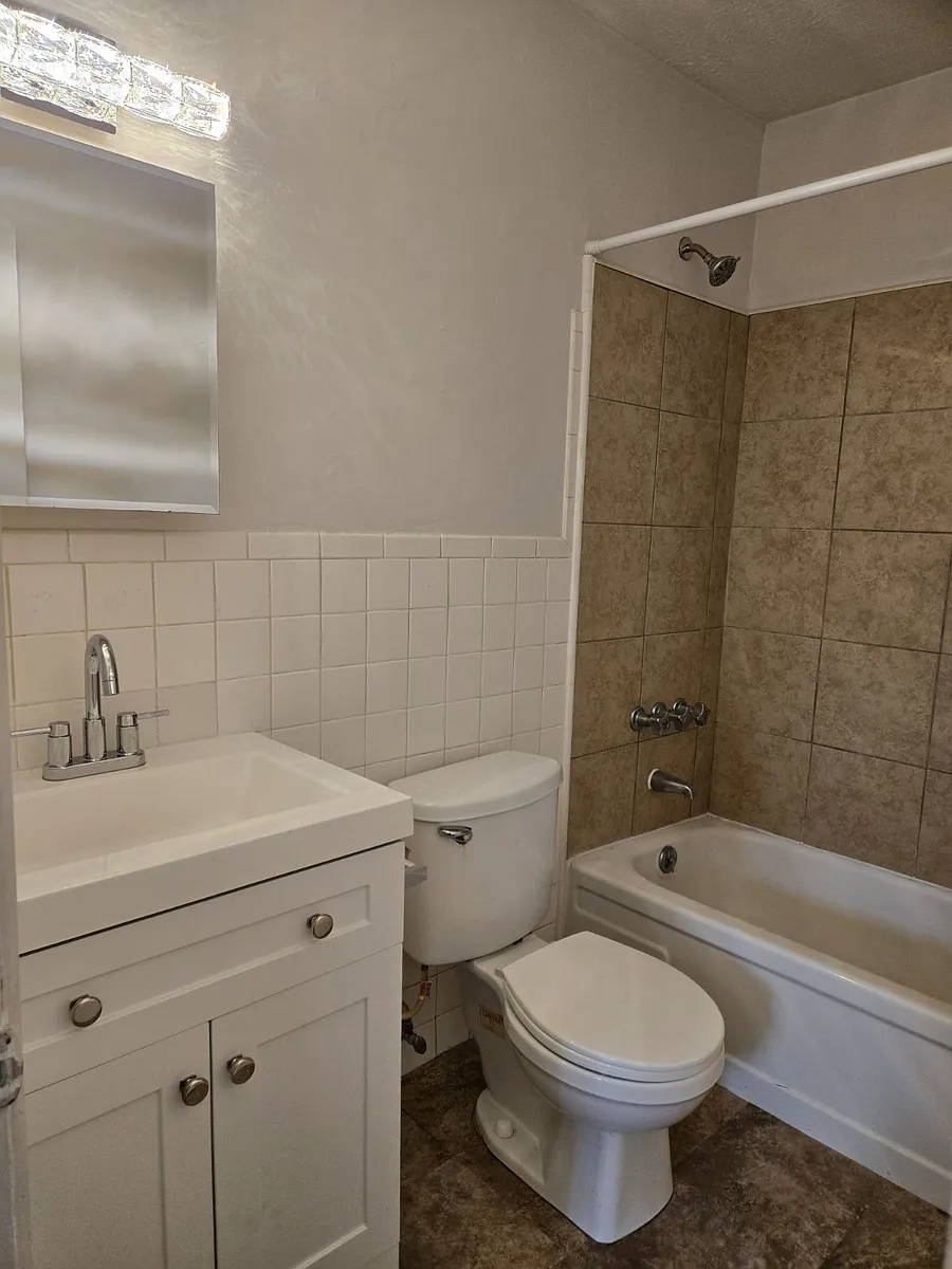 Building Photo - 2840 Saint Charles Ave #H