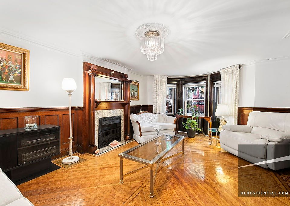 1st image of 829 Lincoln Pl #2