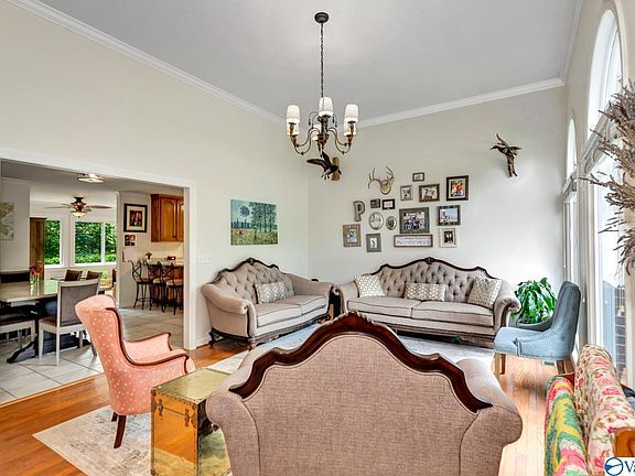 4th image of 186 Greenlawn Dr
