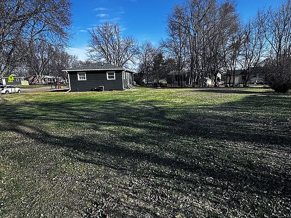 3rd image of 203 Crestwood Dr