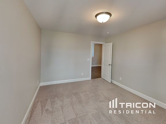 3rd image of 5109 Cloverhill Dr