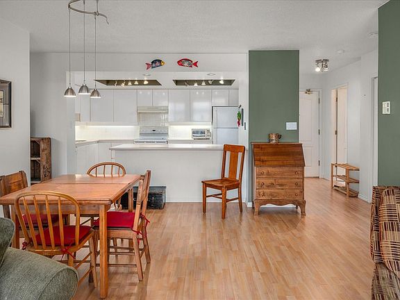 5th image of 150 Promenade Dr #110