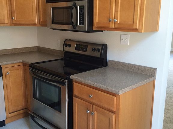 5th image of 200 S Walnut St #2A
