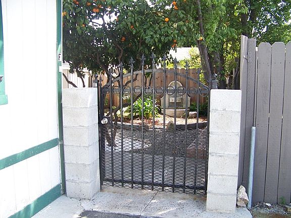 4th image of 16040 Mateo St
