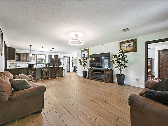 5th image of 19540 Loafers Ln