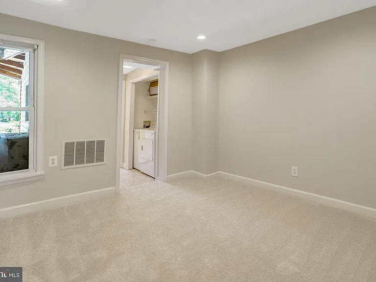 619 N Henry St — Photo 4