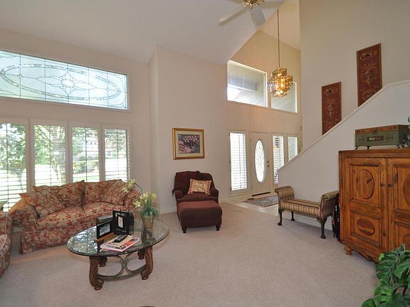 3rd image of 415 Doublehead Ln