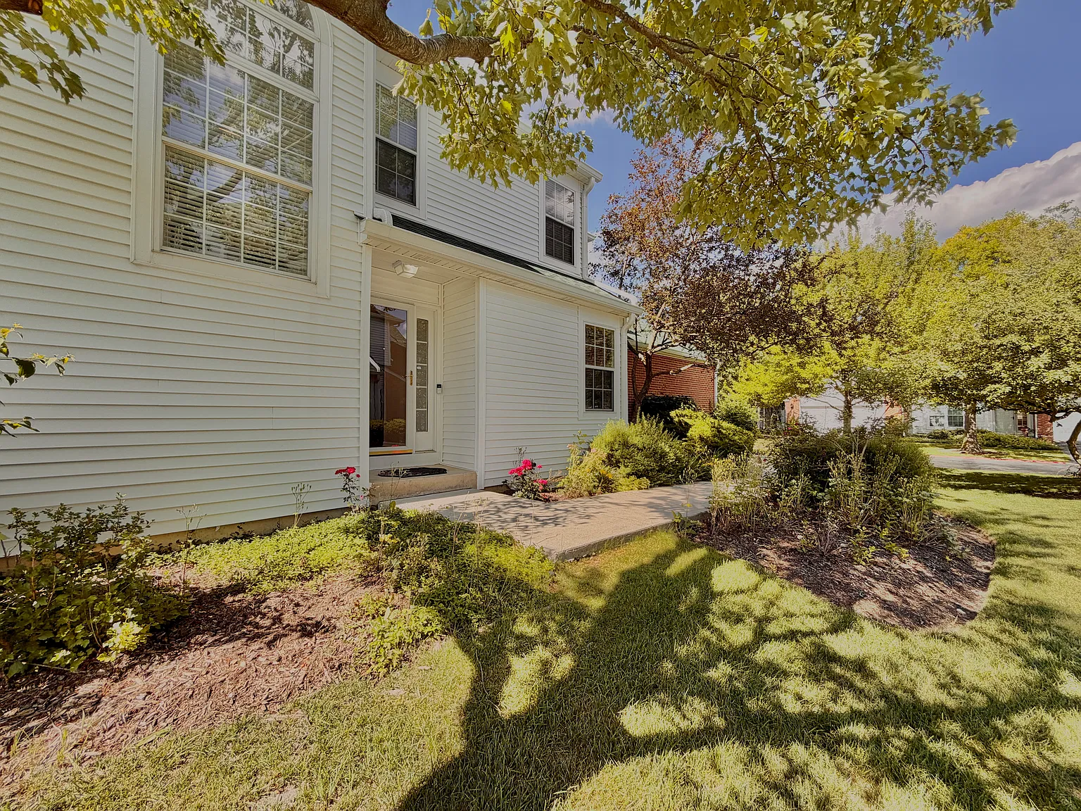 3 bed, 2500 sqft, $3,195 — Photo 4