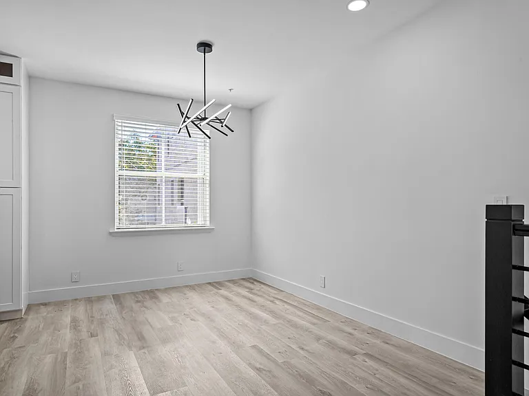 75 NW 4th Ave #75 — Photo 9