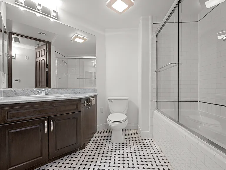 1138 Glenville Dr — Photo 15